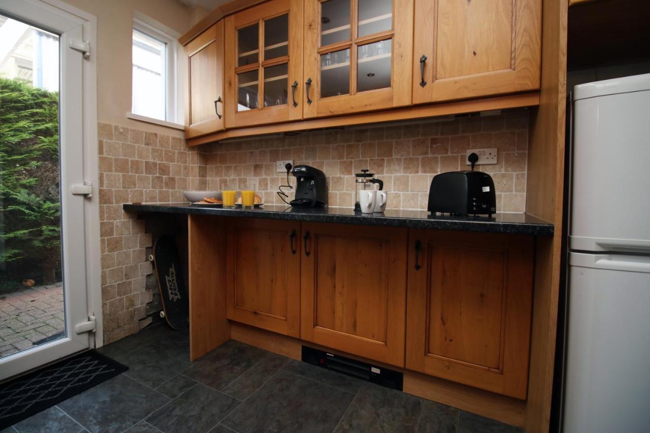 Becky'S Bungalow By Ty Sa -Spacious 4 Bed Bungalow Cardiff Eksteriør billede