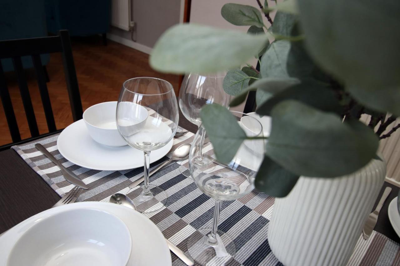 Becky'S Bungalow By Ty Sa -Spacious 4 Bed Bungalow Cardiff Eksteriør billede