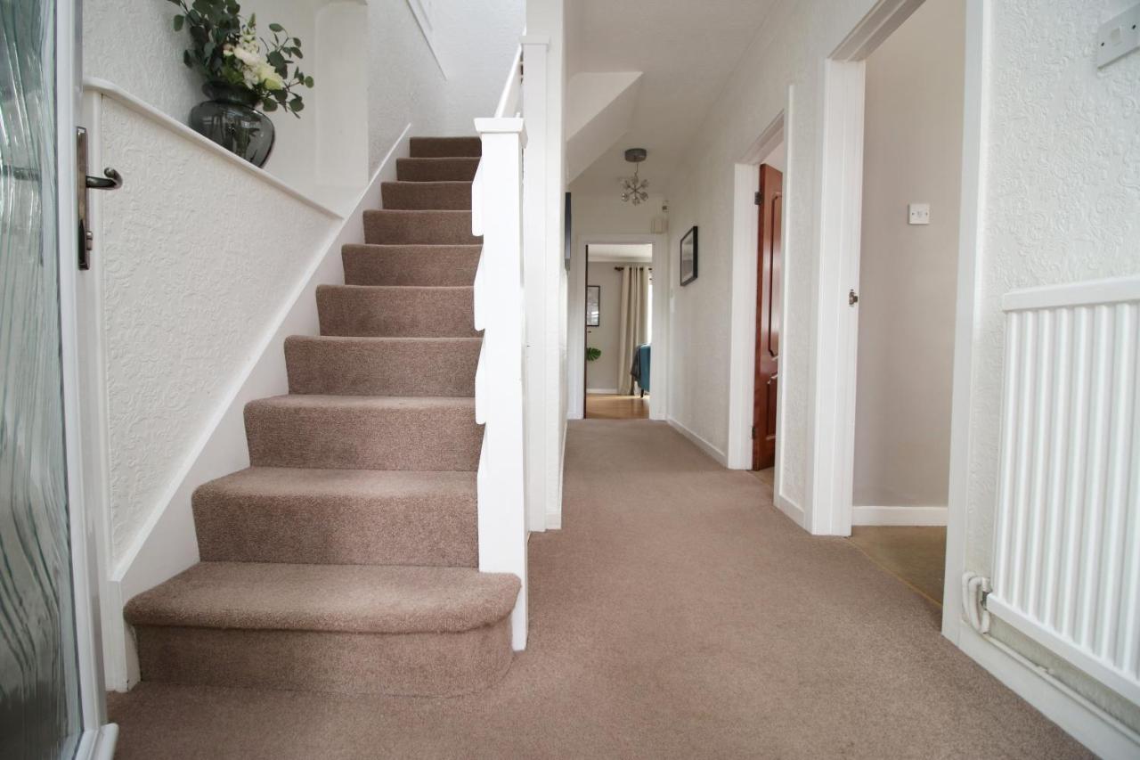 Becky'S Bungalow By Ty Sa -Spacious 4 Bed Bungalow Cardiff Eksteriør billede