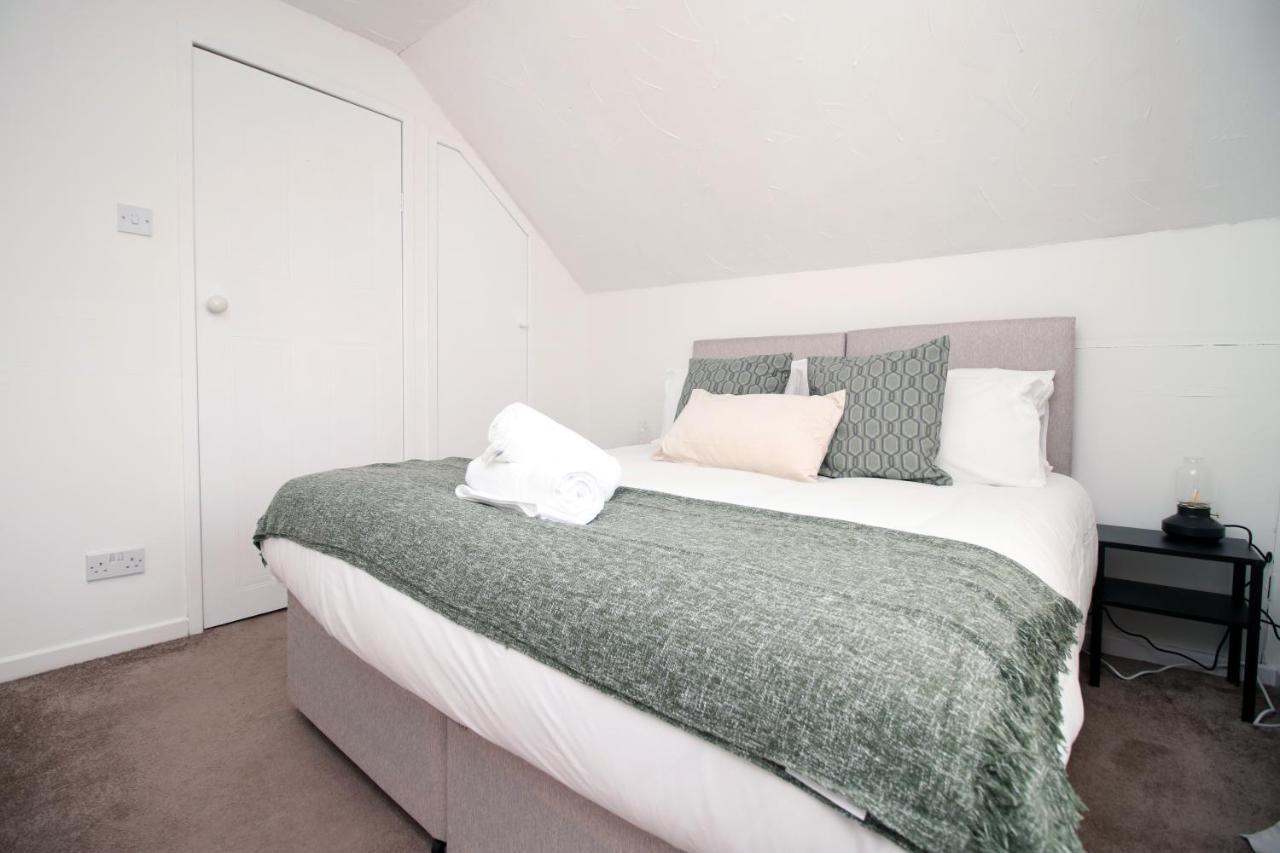 Becky'S Bungalow By Ty Sa -Spacious 4 Bed Bungalow Cardiff Eksteriør billede