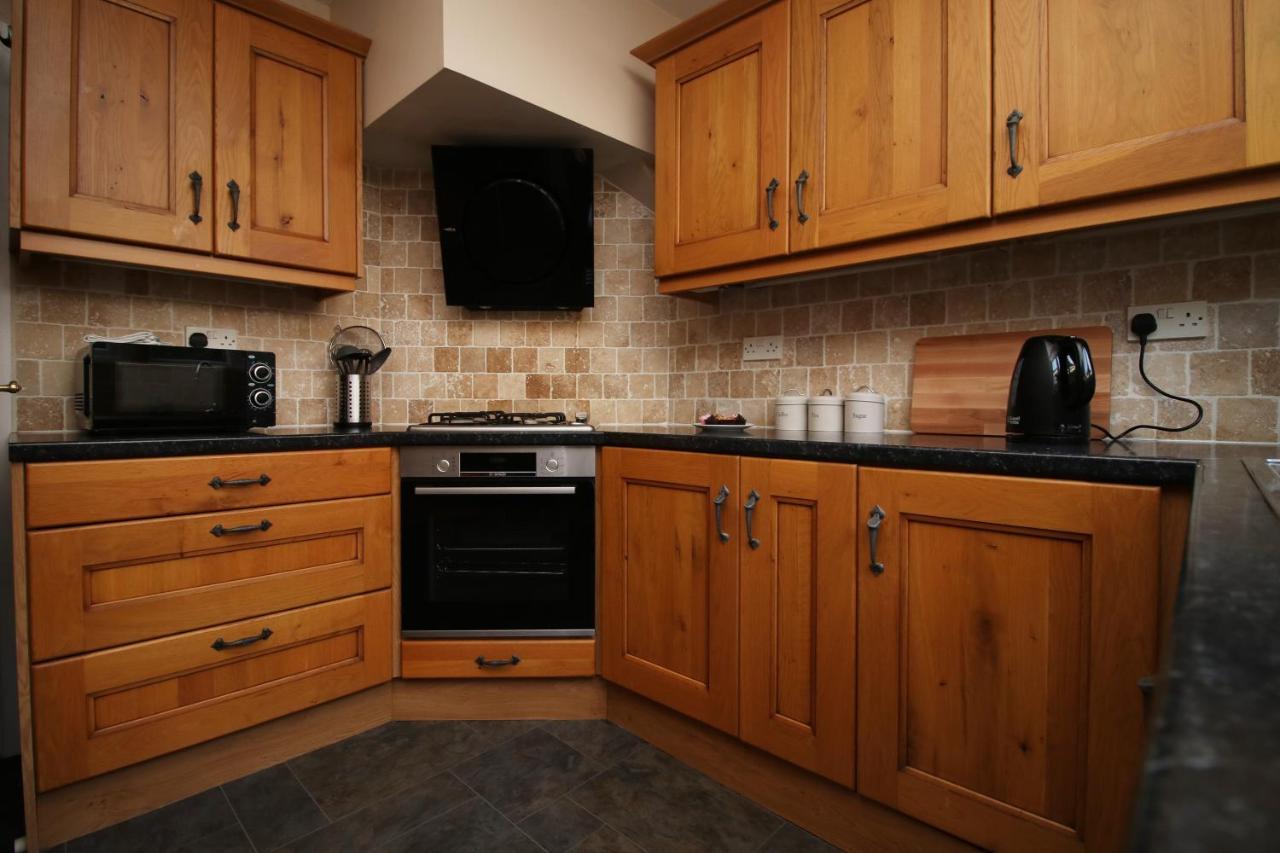 Becky'S Bungalow By Ty Sa -Spacious 4 Bed Bungalow Cardiff Eksteriør billede