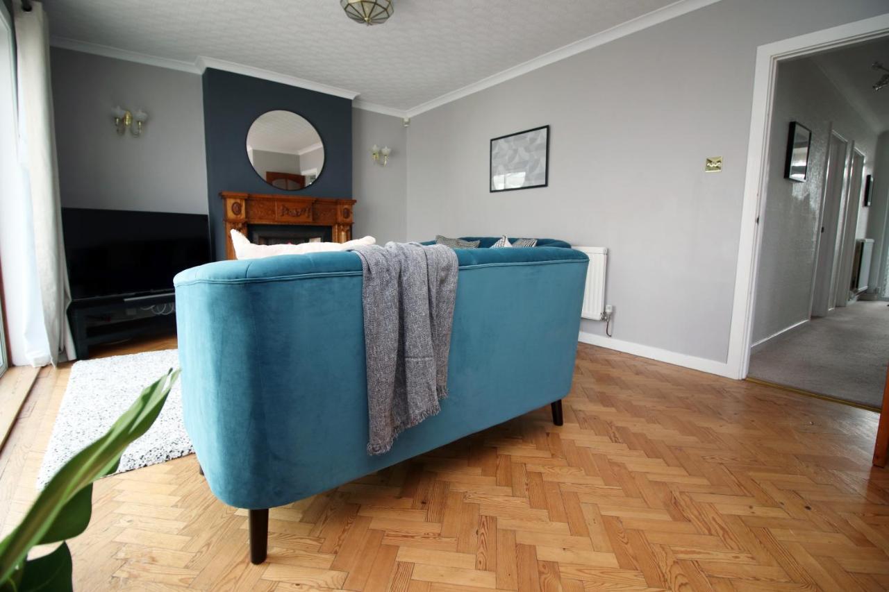 Becky'S Bungalow By Ty Sa -Spacious 4 Bed Bungalow Cardiff Eksteriør billede