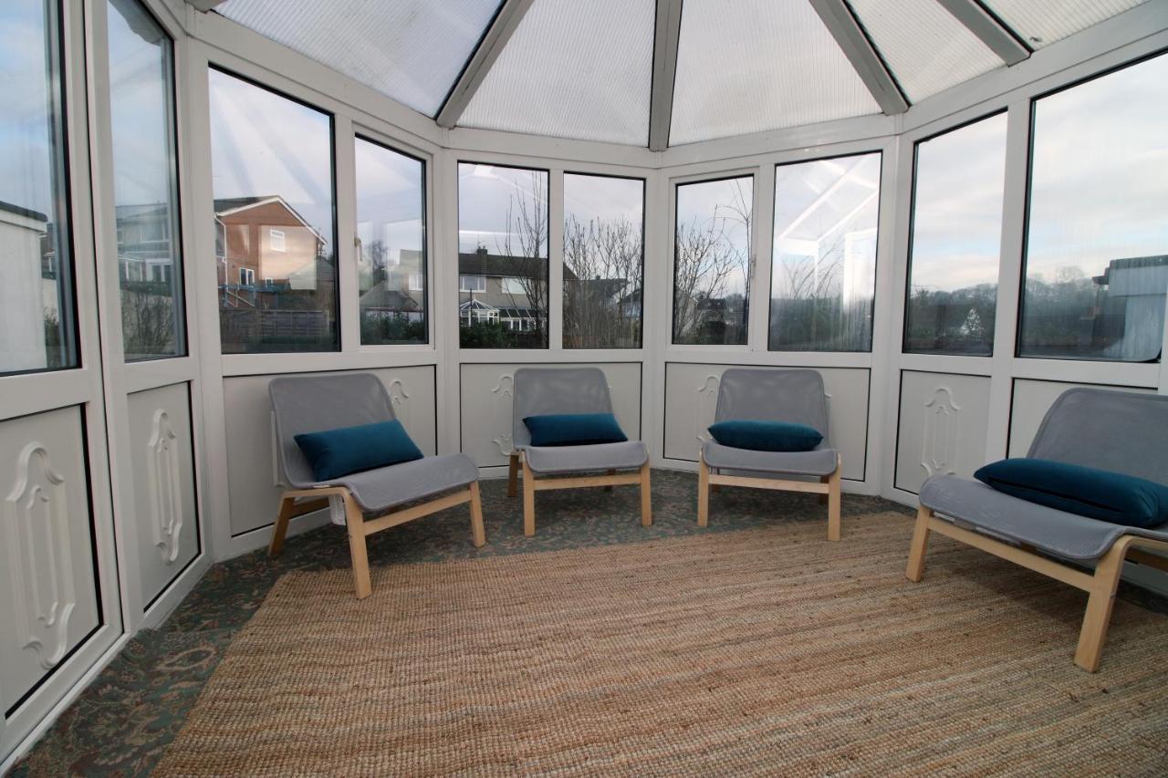Becky'S Bungalow By Ty Sa -Spacious 4 Bed Bungalow Cardiff Eksteriør billede