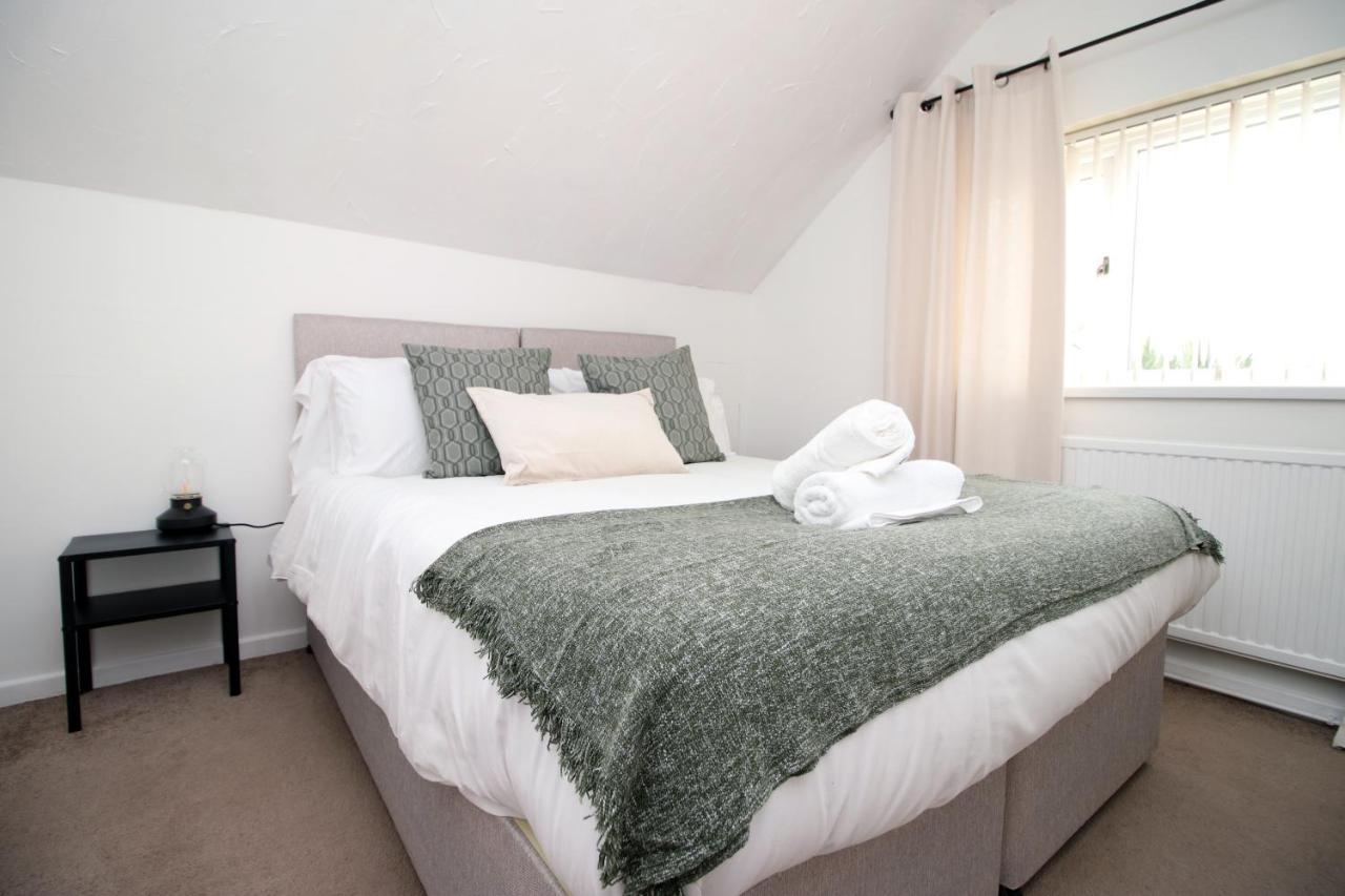 Becky'S Bungalow By Ty Sa -Spacious 4 Bed Bungalow Cardiff Eksteriør billede