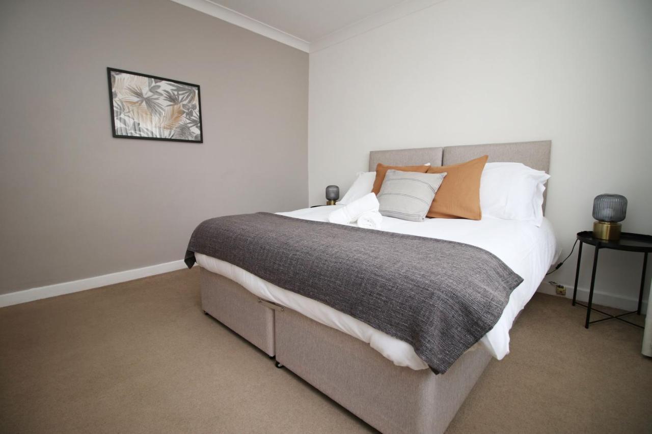 Becky'S Bungalow By Ty Sa -Spacious 4 Bed Bungalow Cardiff Eksteriør billede