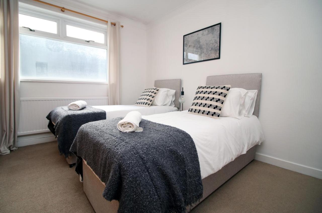 Becky'S Bungalow By Ty Sa -Spacious 4 Bed Bungalow Cardiff Eksteriør billede